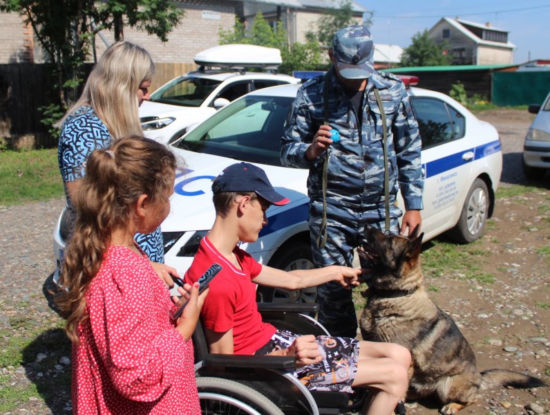 В Минусинске полицейские и общественники помогли юным жителям приблизиться к своей мечте