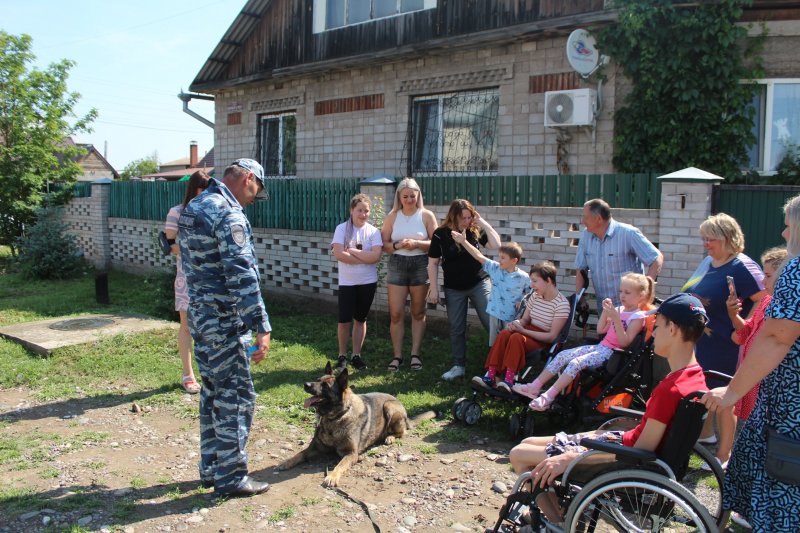 В Минусинске полицейские и общественники помогли юным жителям приблизиться к своей мечте